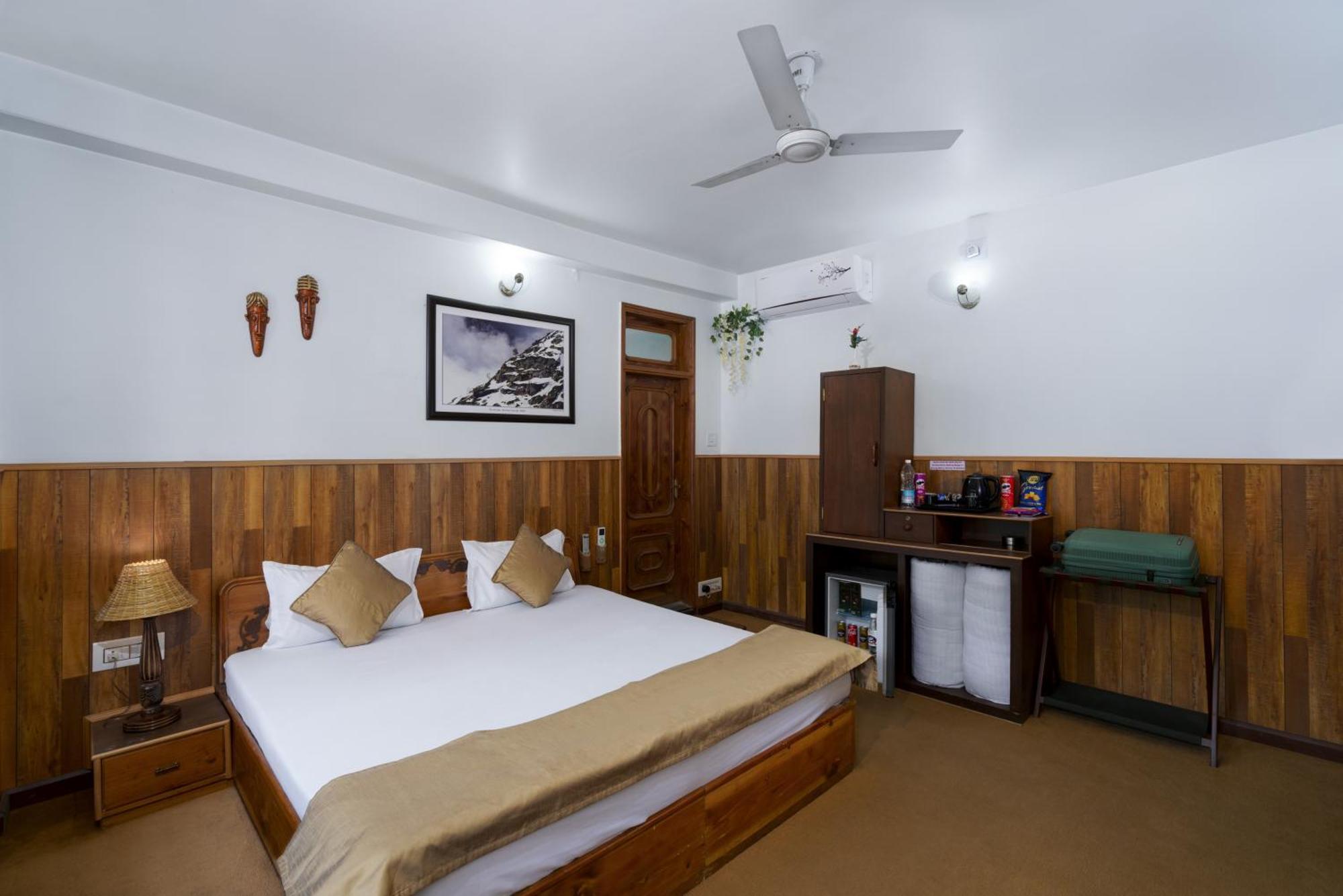 Hotel Kullu Valley エクステリア 写真